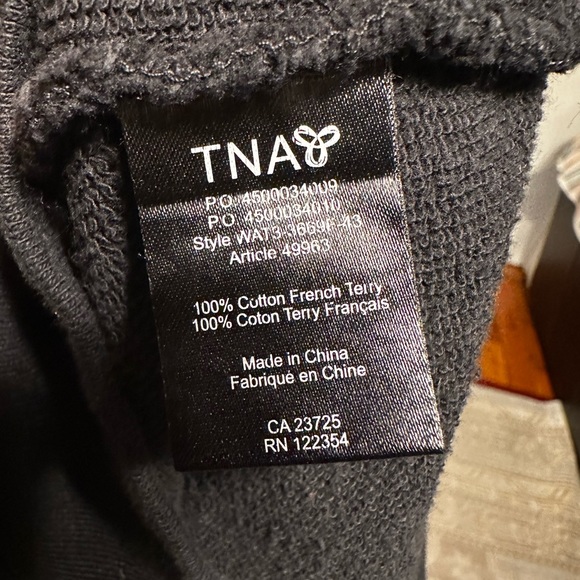 TNA BEAUTIFUL 😍 🦁 DISIGN DETAILS SWEATERSHIRT SIZE M IN EXCELLENT CONDITION - Picture 7 of 12